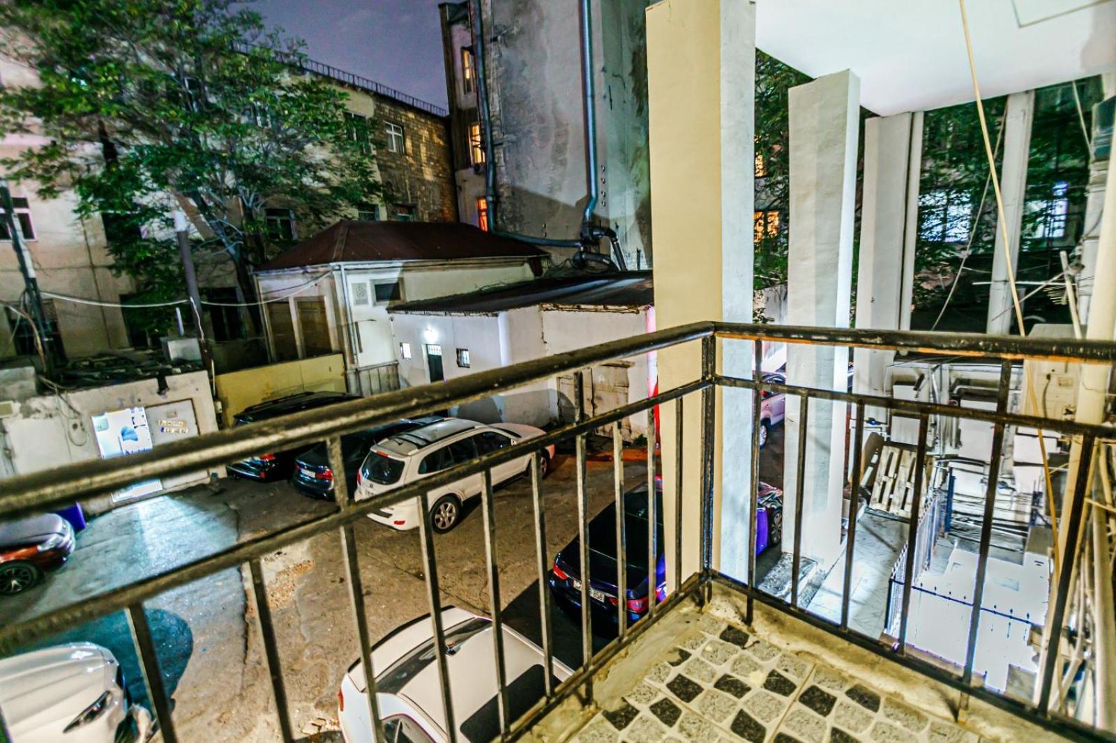 M Estate. 2 Room Home In Targovu Baku Luaran gambar