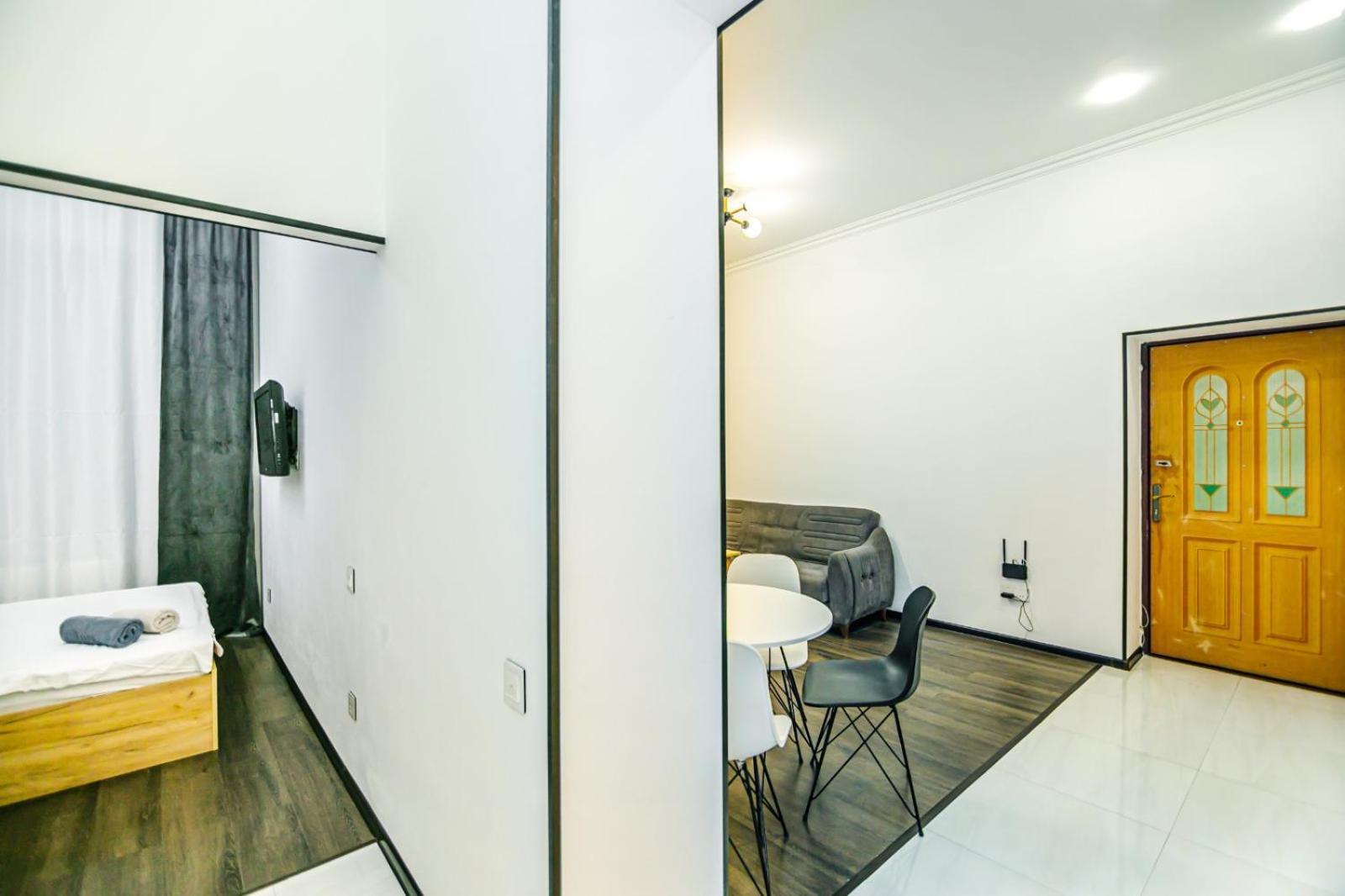 M Estate. 2 Room Home In Targovu Baku Luaran gambar